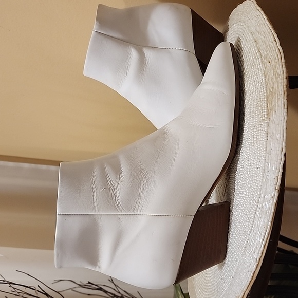 Vince Vero Cuoio Size 7 M white leather Boots .Made In Italy. - Picture 2 of 10